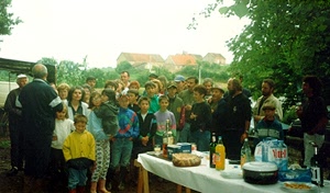 After the hunting season ends, Julien's club gathers for a "pique-nique."