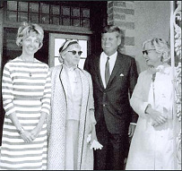 Tony Bradlee (left) and Mary Meyer with their mother and JFK.