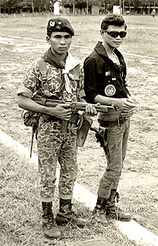 My friend (right) and his bodyguard. (Photo-ZG)